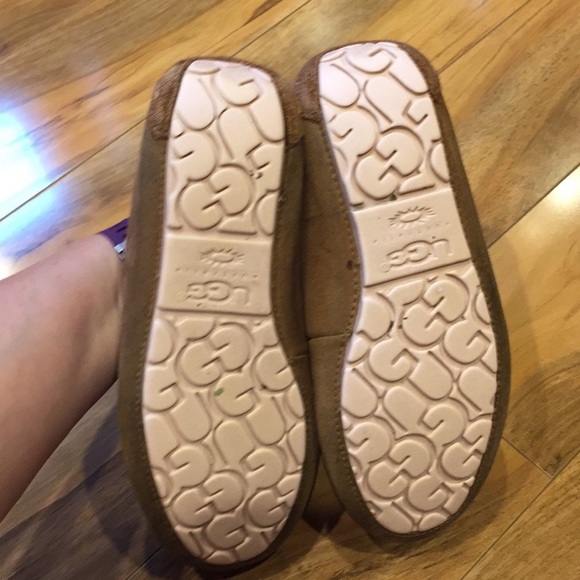 UGG Slippers - Picture 4 of 9